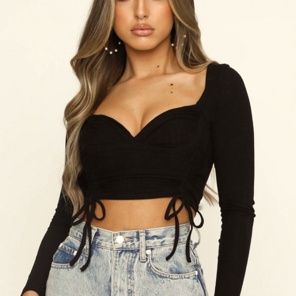 Elegant Black Long Sleeve Crop Top